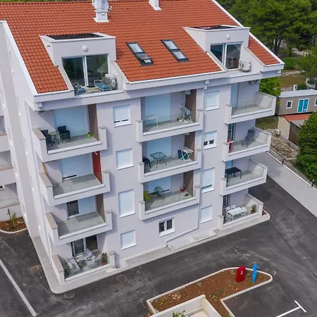 Ema Apartment